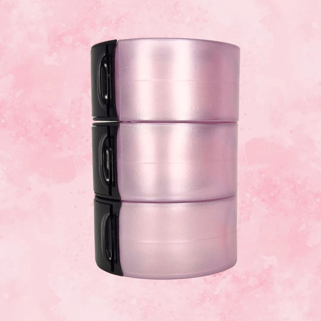 Bottler reseförpackning i 3-pack i färgen gammelrosa med svart kork från Borgert Design. Rosa bakgrund för att förhöja färgen på produkten.