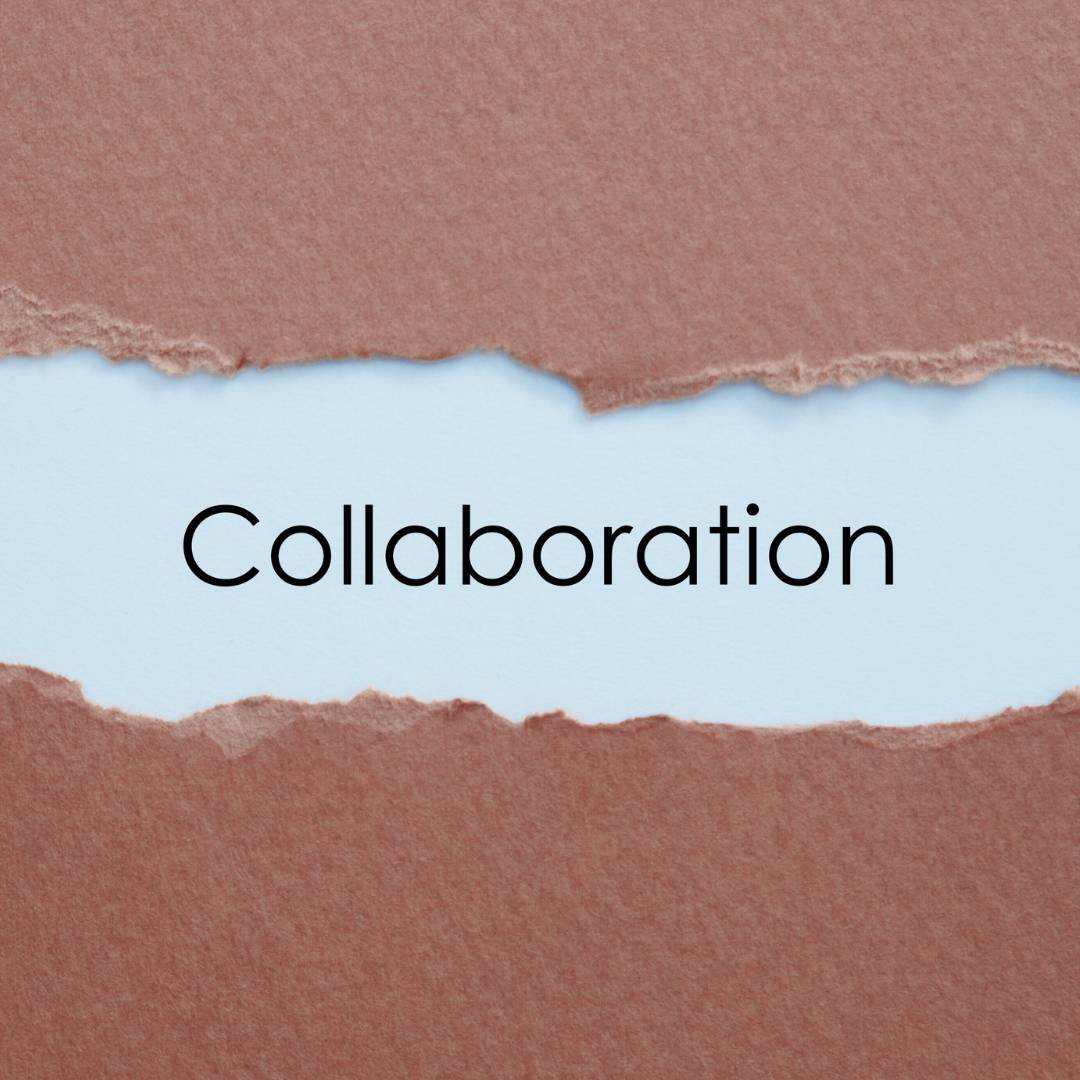 Kartong med ett upprivet hål där det står "collaboration".